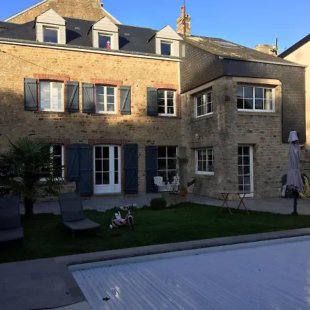 Holiday home Jolie Maison Avec Piscine, Proche Mt St Michel